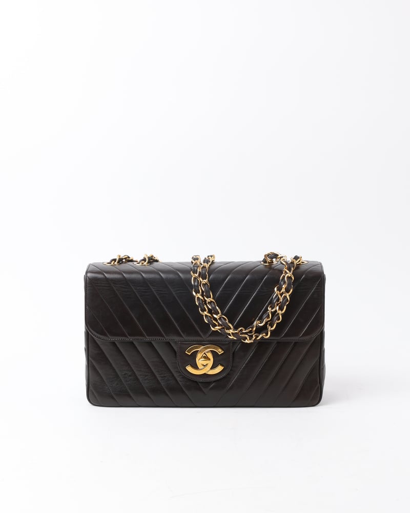 Vintage CHANEL Chevron Maxi Single Flap Bag - A Retro Tale