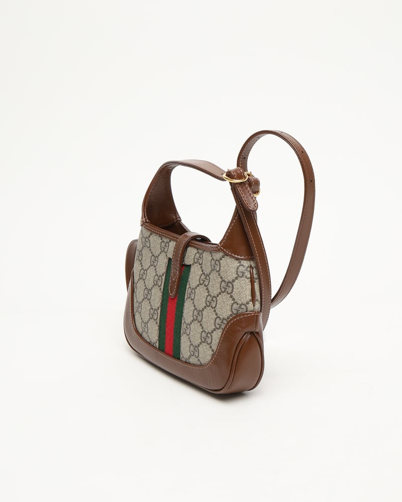 16579_772dc6a226-ap0865963-full