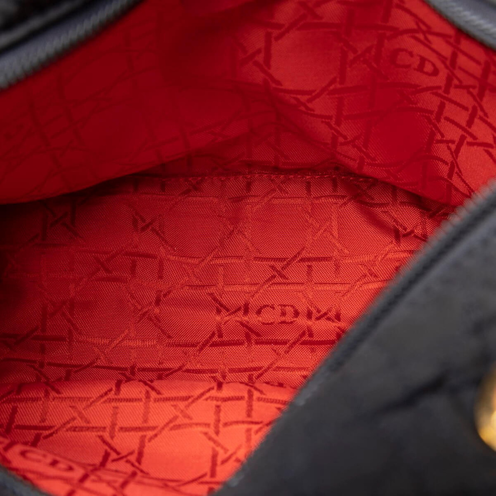 2089_a34b0931e7-698-22389-7-full