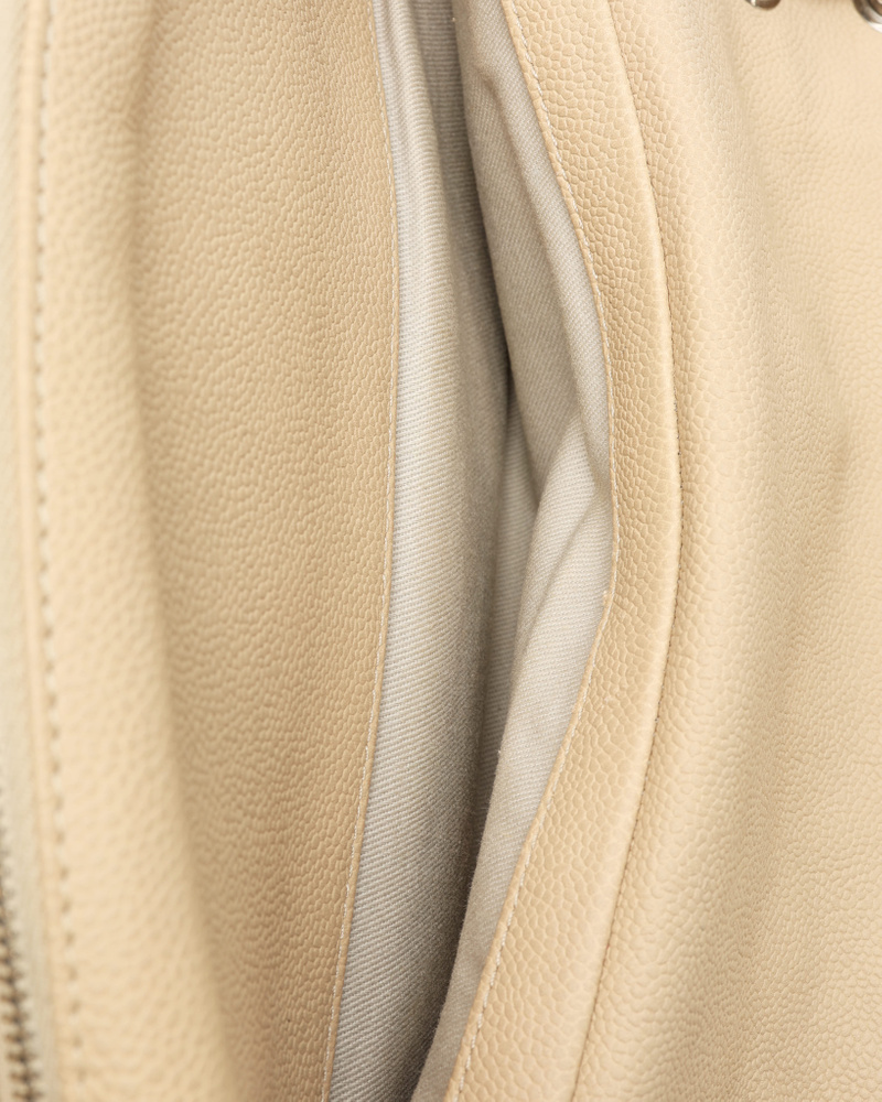 22951_7c077b2223-2250000282489_9-full