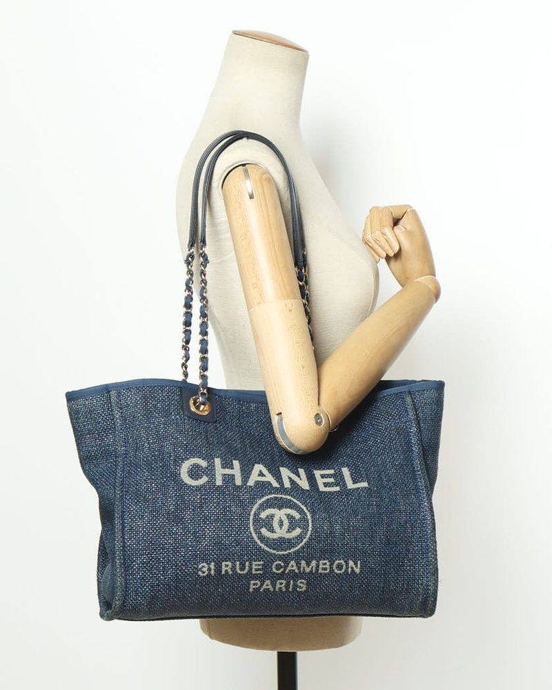 CHANEL トートバッグ 31 RUE CAMBON PARIS Chanel - Pink Tote with Orange 31 Rue Cambon Lettering – Be in the