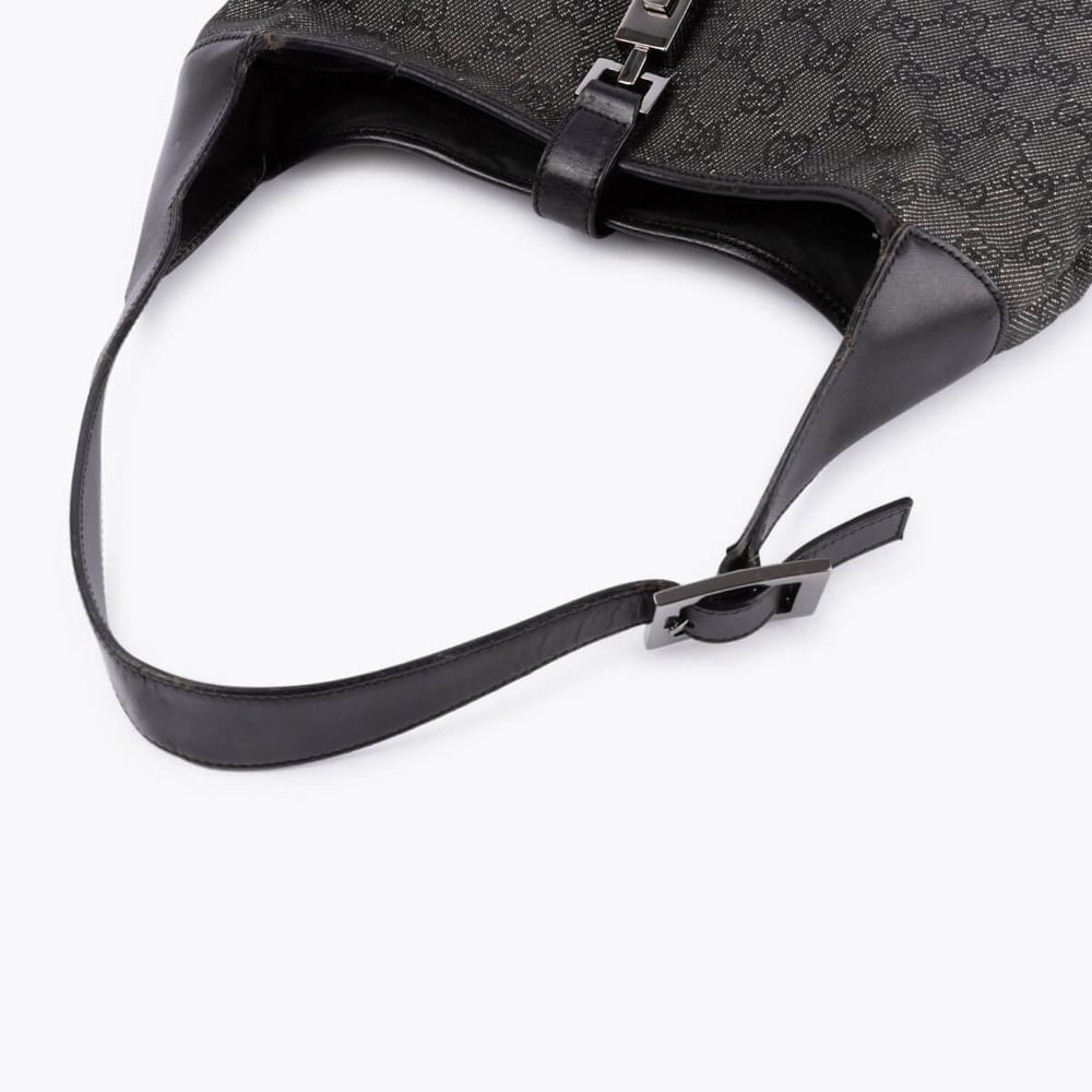 2797_c5b6aafe9d-703-19697-5-full