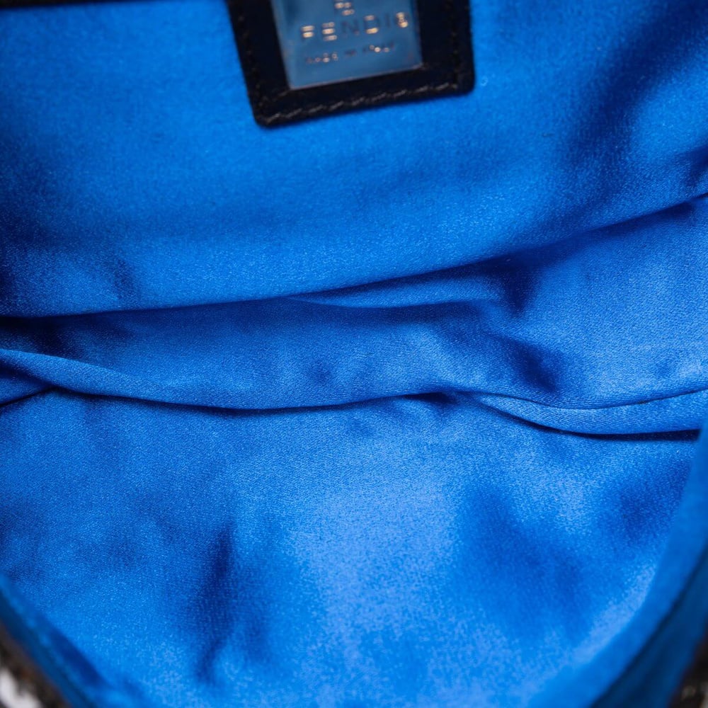 3033_0056ad92c4-708-22712-7-full