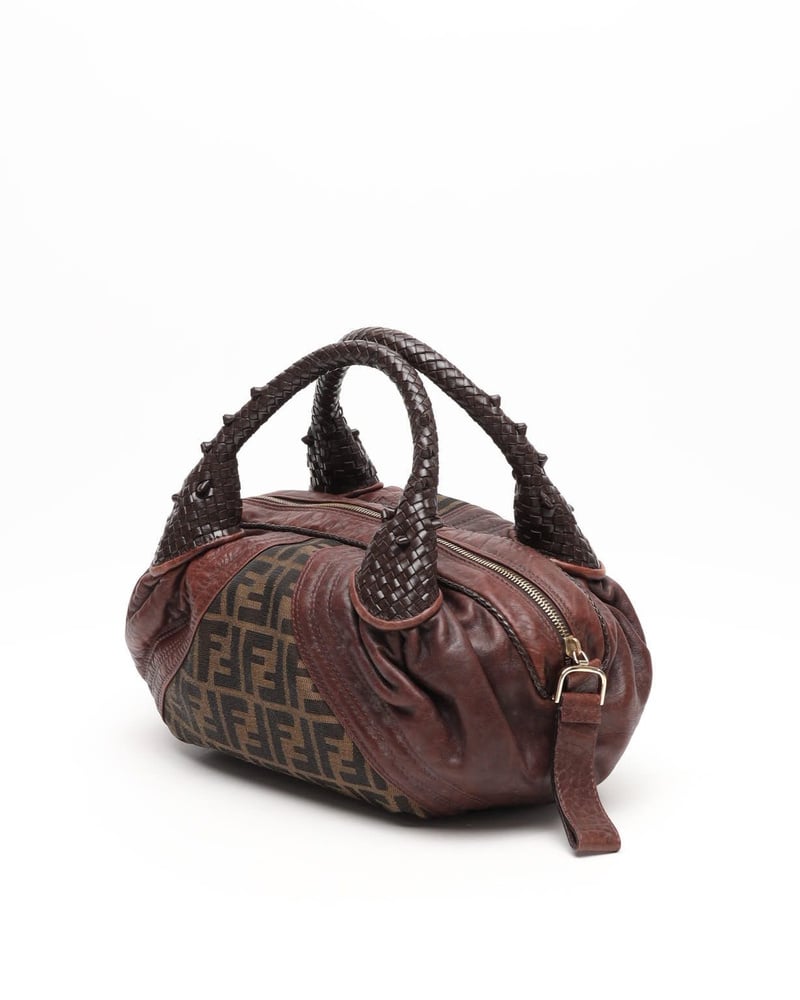 良品 FENDI ズッカ レザー バッグ スパイ バッグ Y2K Vintage Vintage Fendi Zucca Spy Bag - A Retro Tale