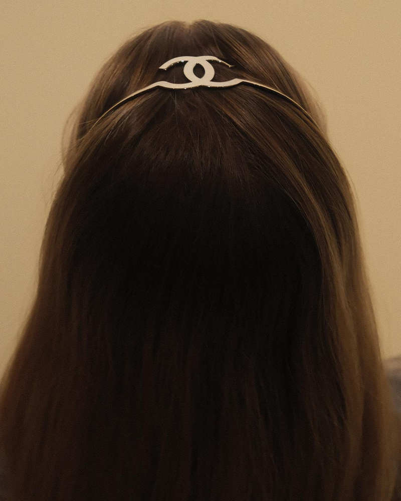 Vintage Chanel Metal CC Headband - A Retro Tale - SB001162 display picture 1