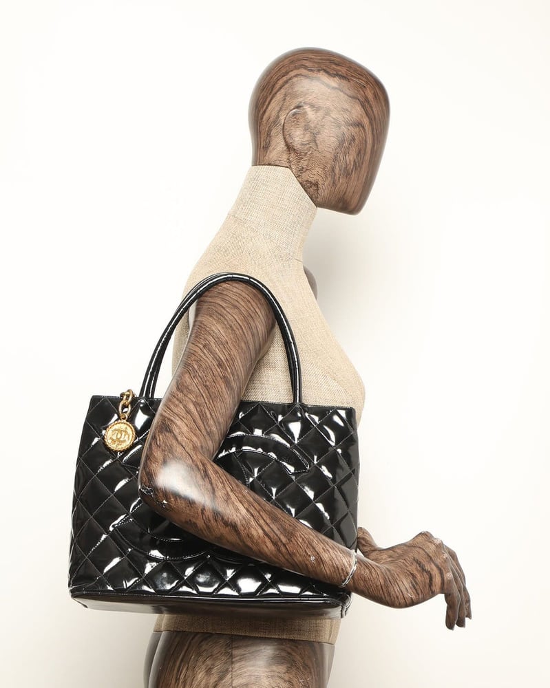 Vintage Chanel CC Patent Tote Bag - 865-21234 - A Retro Tale