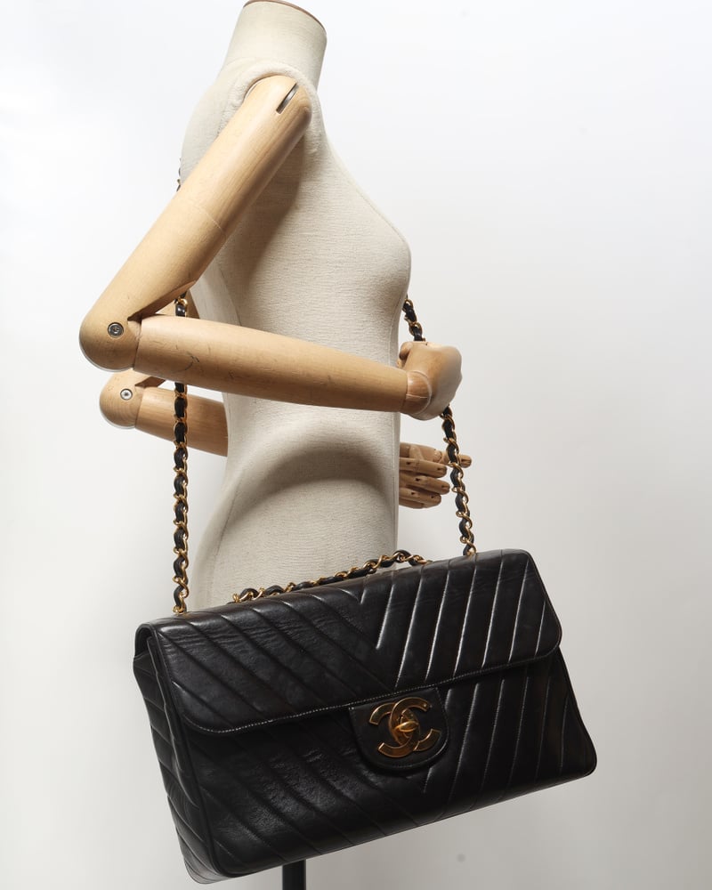 Vintage CHANEL Chevron Maxi Single Flap Bag - A Retro Tale