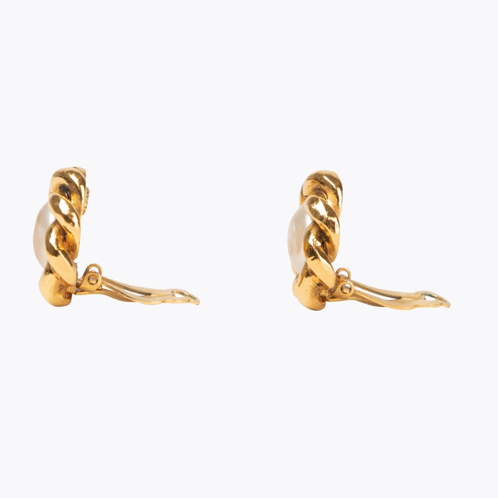 1667_6481715f09-221416468-3-full