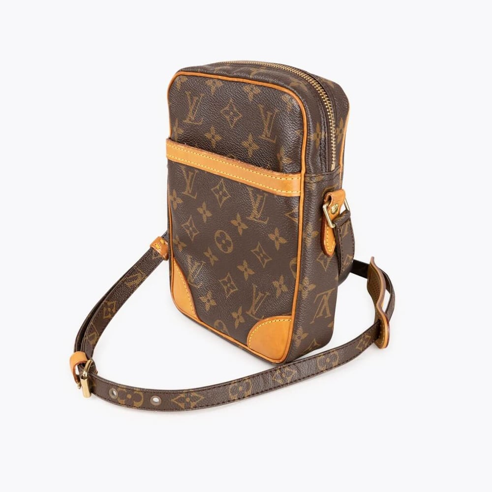 306_ae95211de2-220821143-2-full