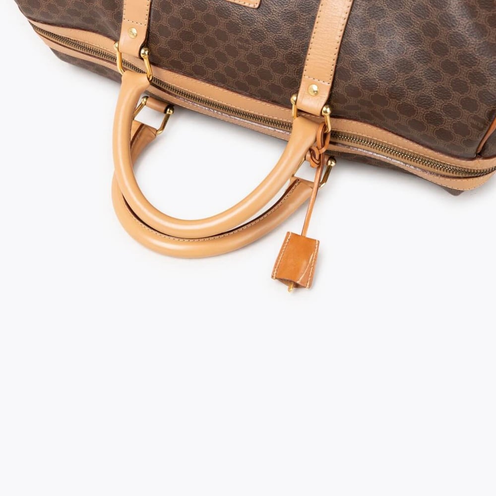 371_4c69ed4c27-661-25398-6-full