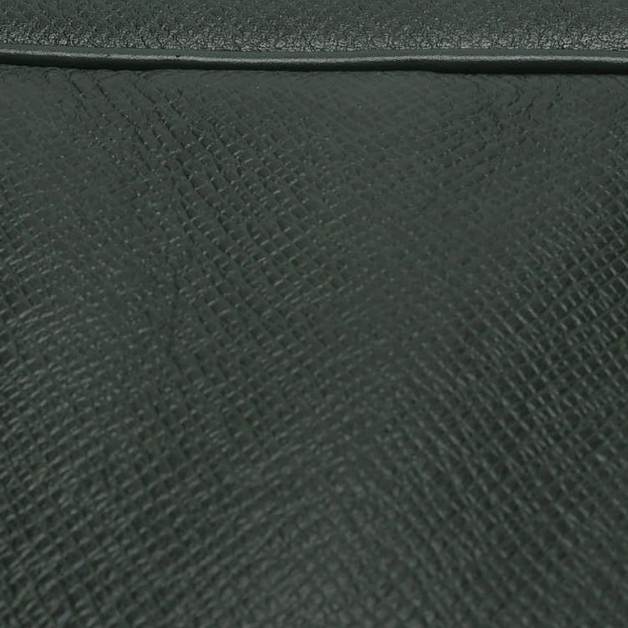Louis Vuitton Taiga Kendall GM Weekend Bag