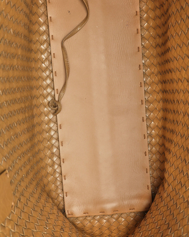 Bottega Veneta Patent Intrecciato Cabat MM Tote Bag