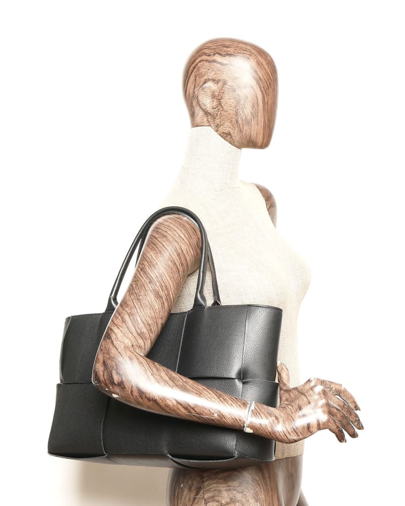 Bottega Veneta Medium Arco Bag