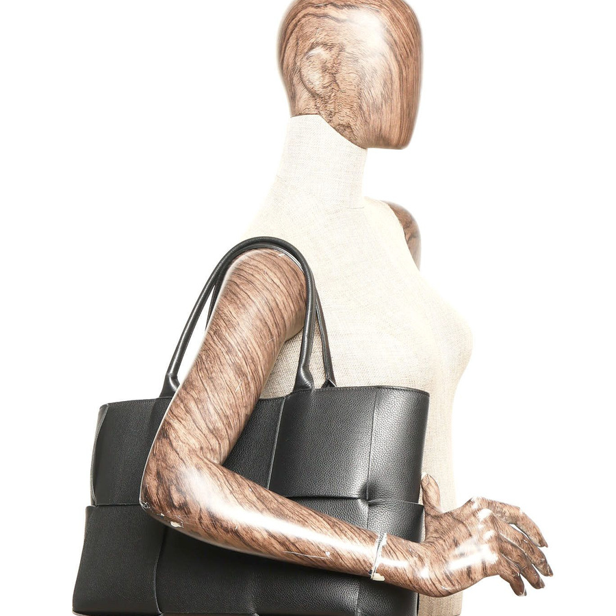 Bottega Veneta Medium Arco Bag