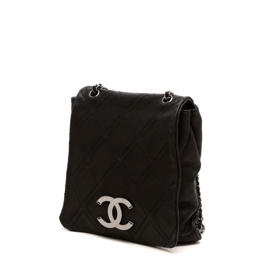 Chanel Diamond Stitch Large Messenger Bag