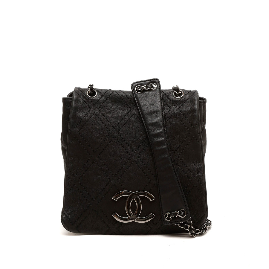 Chanel Diamond Stitch Large Messenger Bag