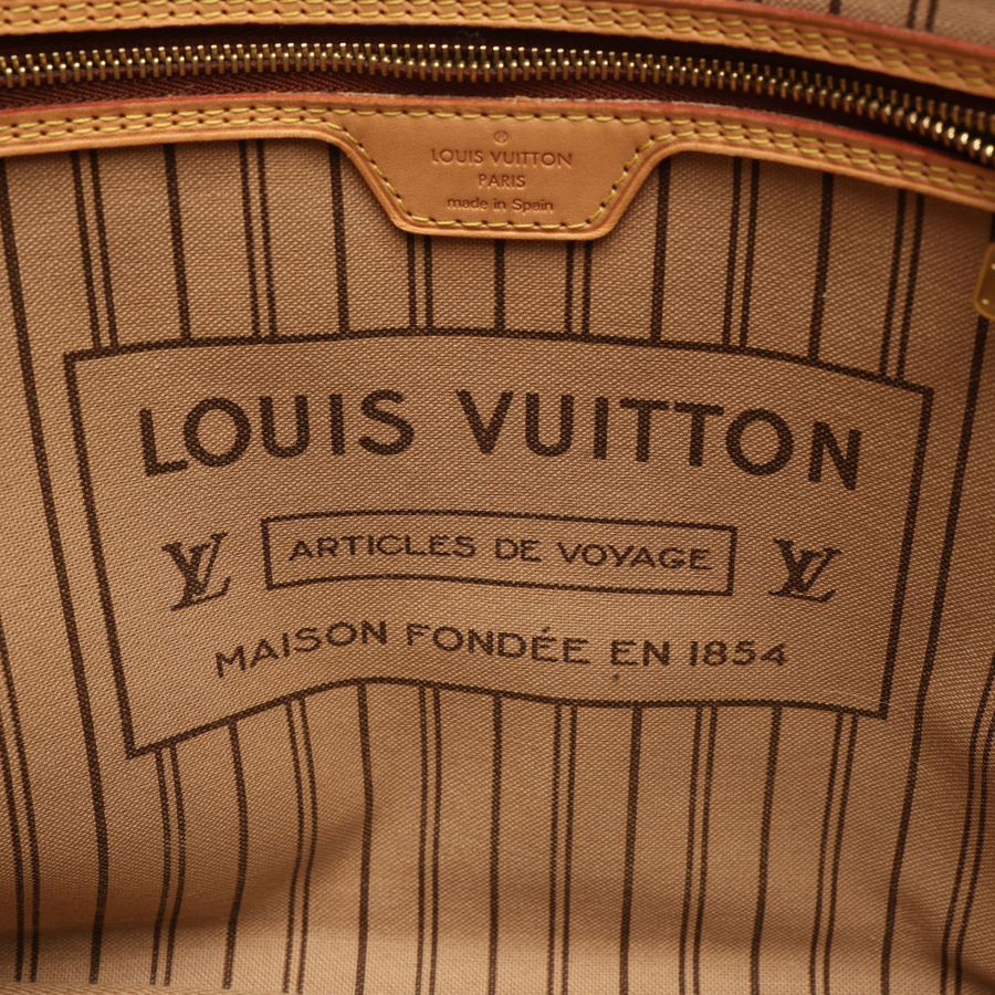 Louis Vuitton Monogram Neverfull MM Tote Bag