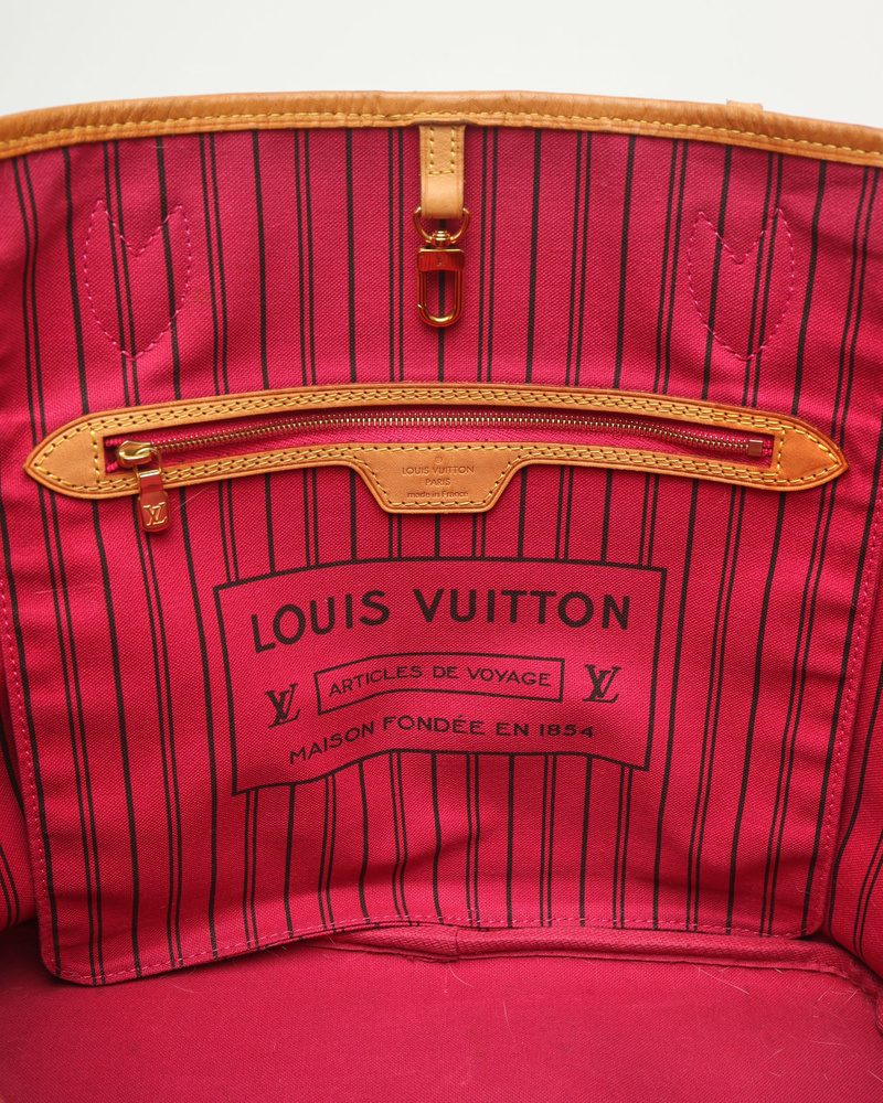 Louis Vuitton Monogram Neverfull MM Tote Bag