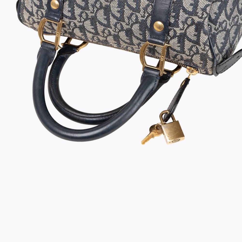 643_640bf43302-673-13296-6-full