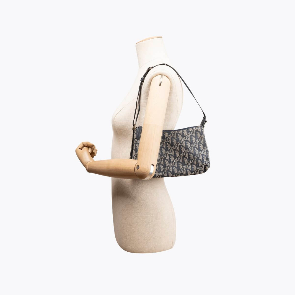 802_a2e1437e2b-679-14203-8-full