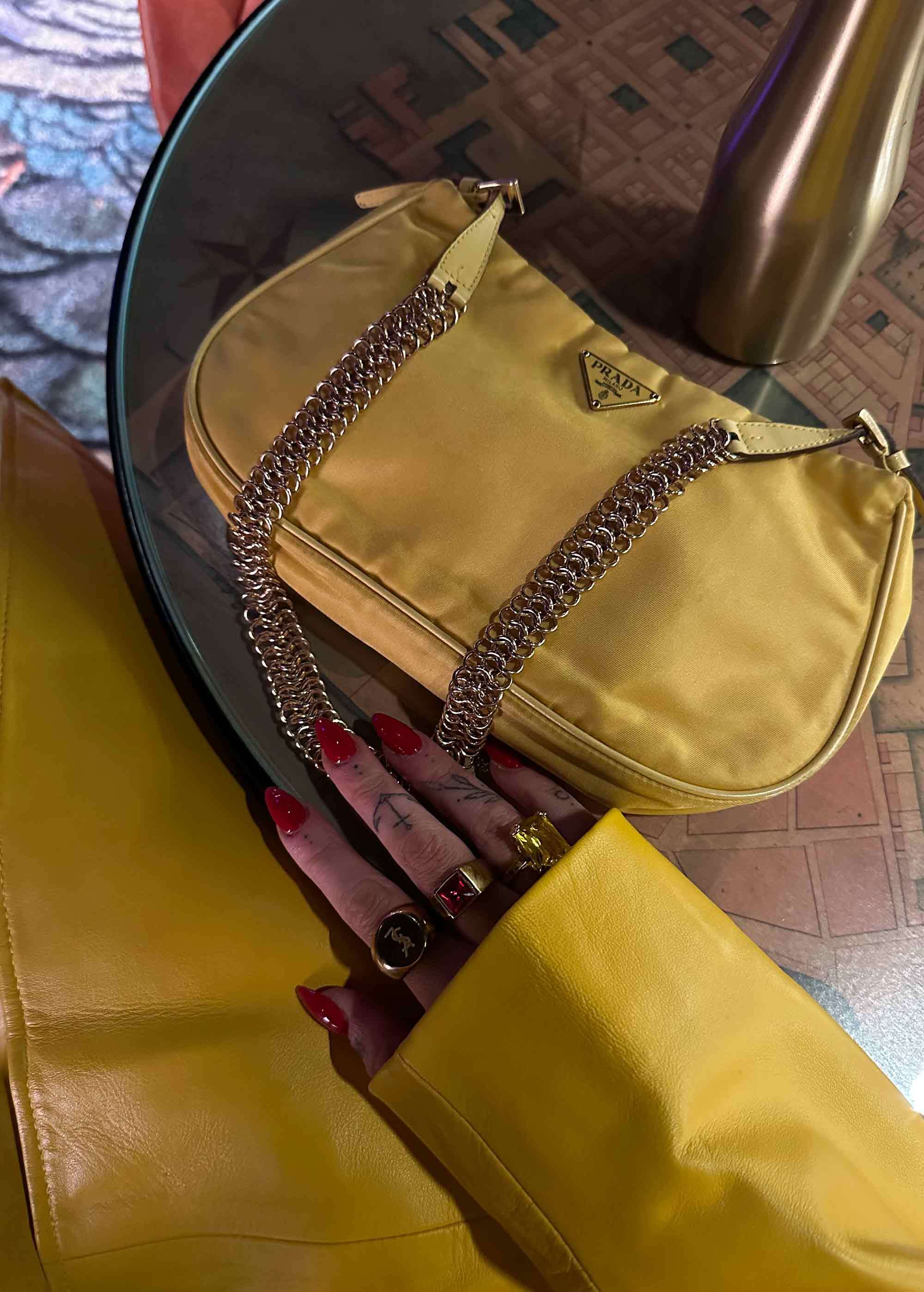 start-brandingangar_prada